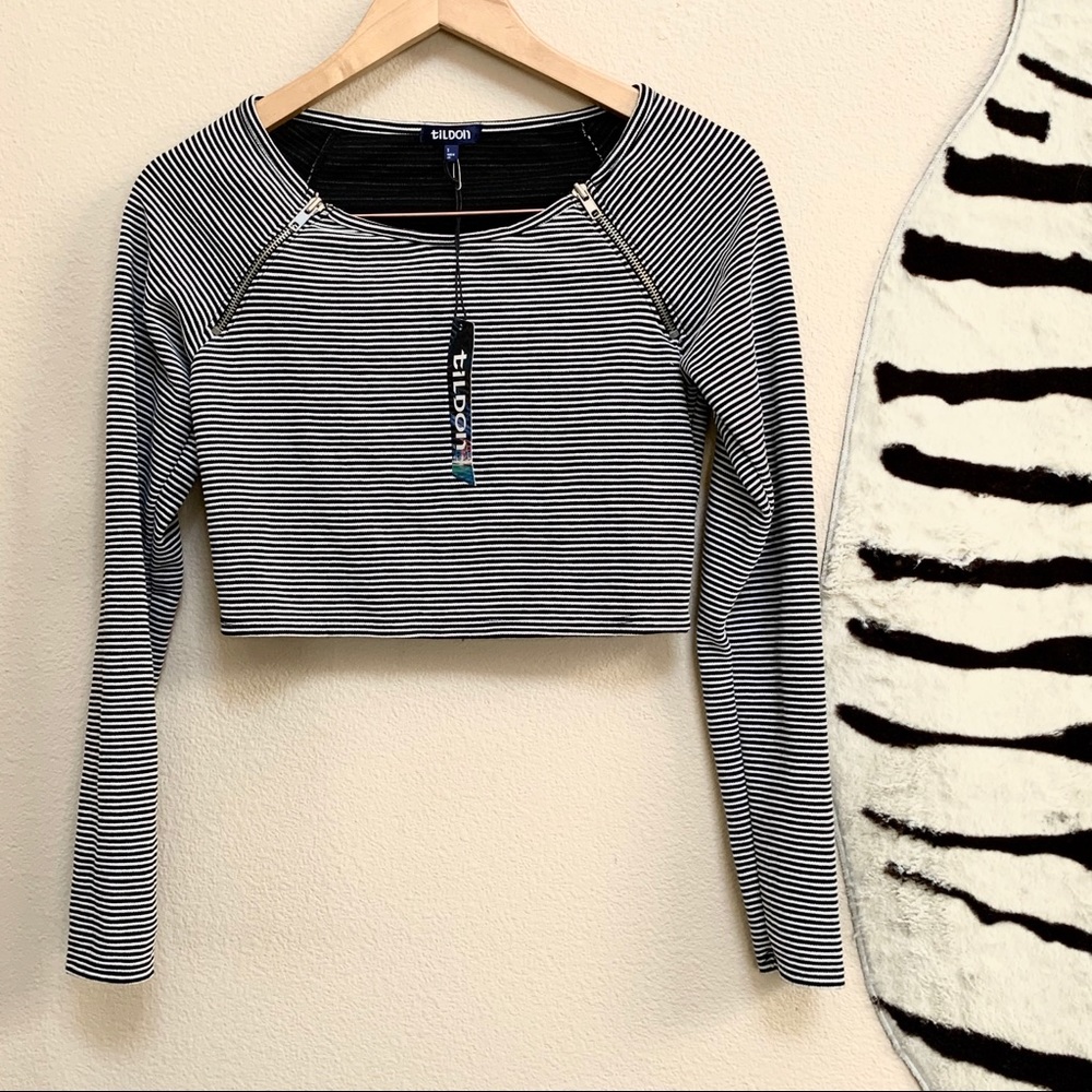 NWT TILDON Black and White Long sleeve Crop Top
